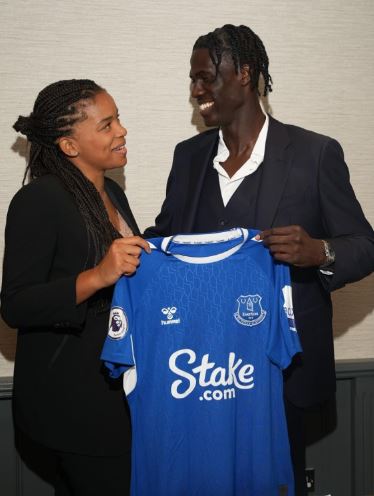 Amadou Onana with his sister Melissa Onana